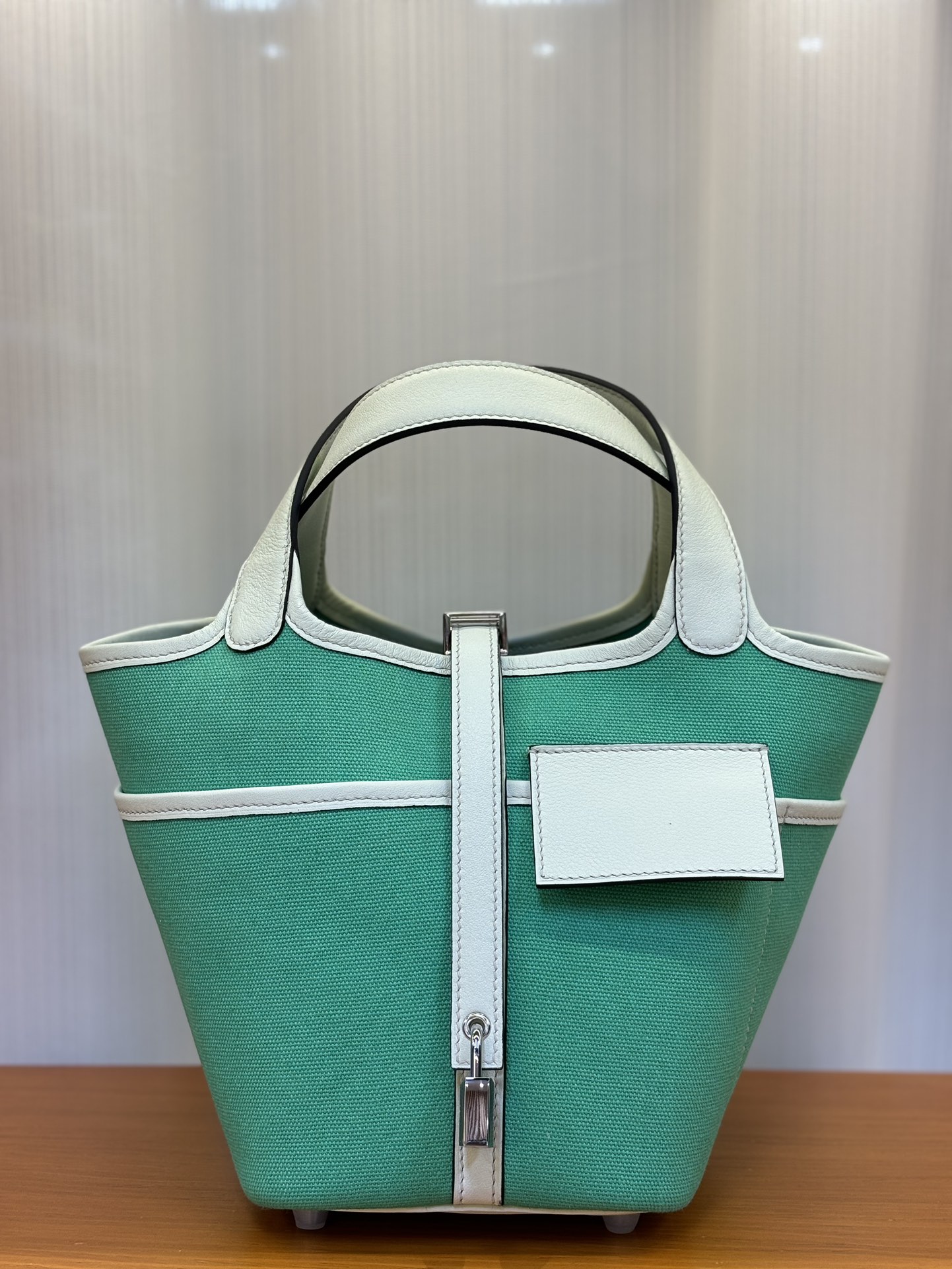 Hermes Picotin Lock 18 Pocket Bag In Vert Fizz/White